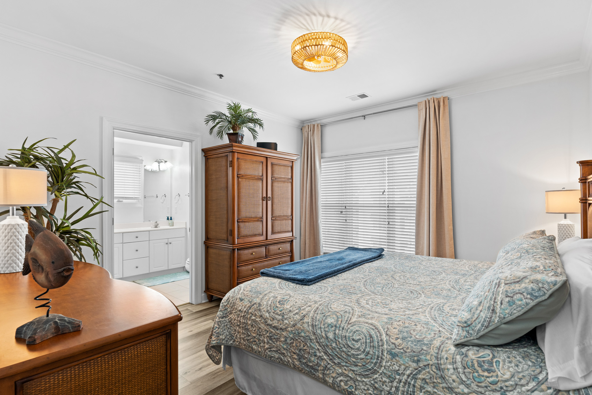 Bedroom 1 (King)