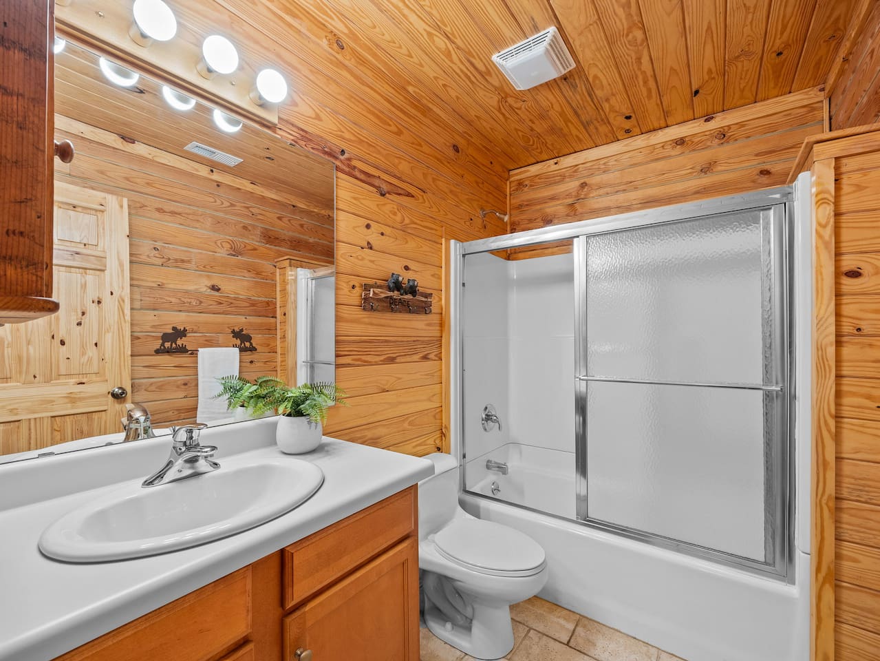 Primary bathroom en suite bathroom