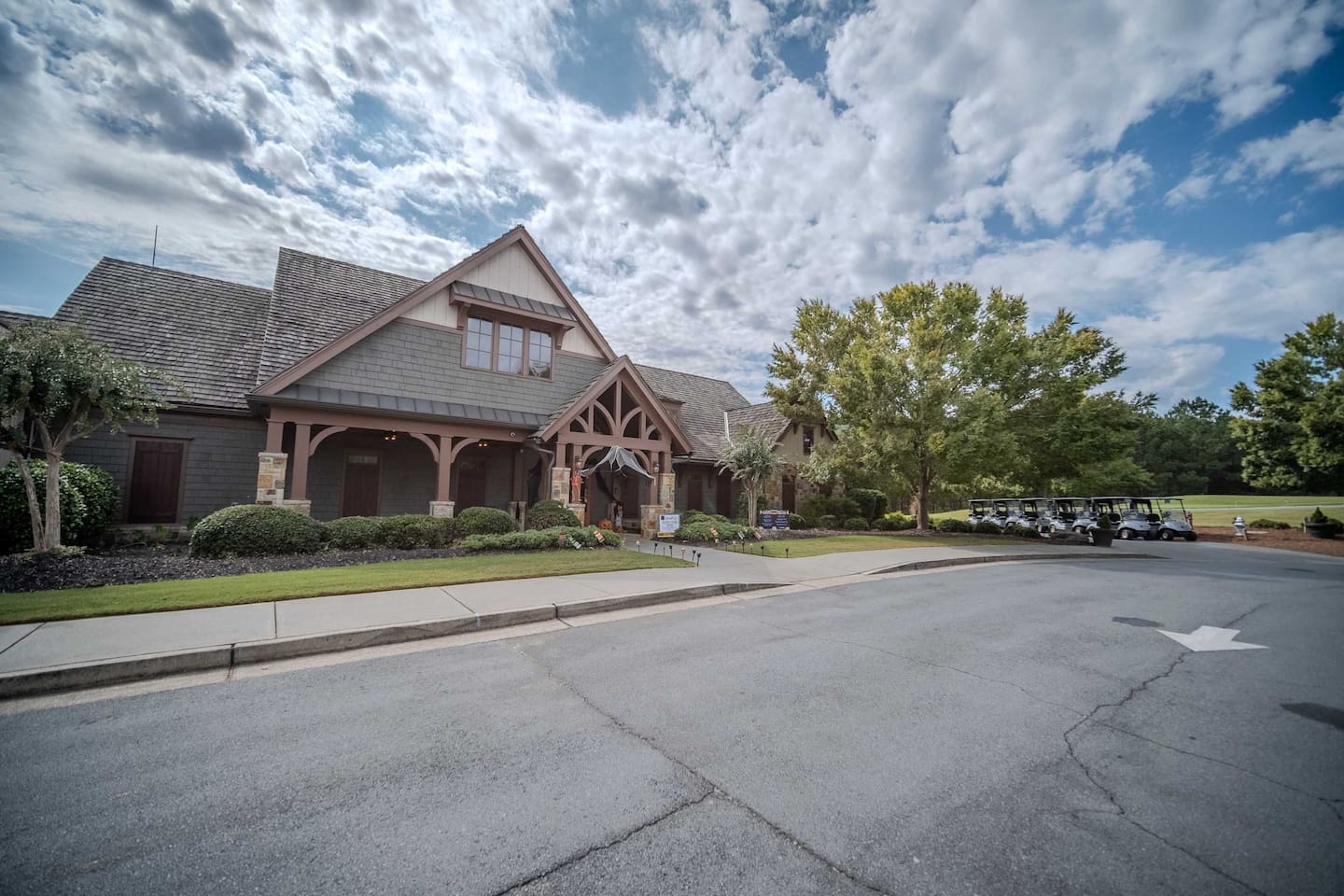 10,000 square feet Clubhouse with indoor and outdoor dining