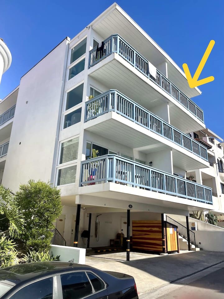 We have added extreme soundproofing so that each suite feels like its own independent villa.  Yet, you are right down in the pier bowl steps from the sand.  This condo is the top right one