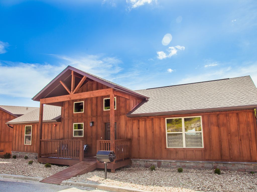 Your home away from home in Branson, MO! No stairs to access the home.