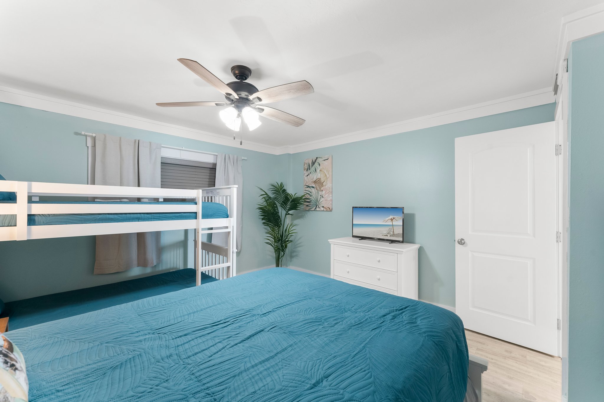 Even our guest room is adorned to embrace coastal living, ensuring every moment of your stay is infused with the tranquility of the seaside. From beach-inspired accents to soothing color palettes, stepping into the guest room leaves you calm and relaxed.