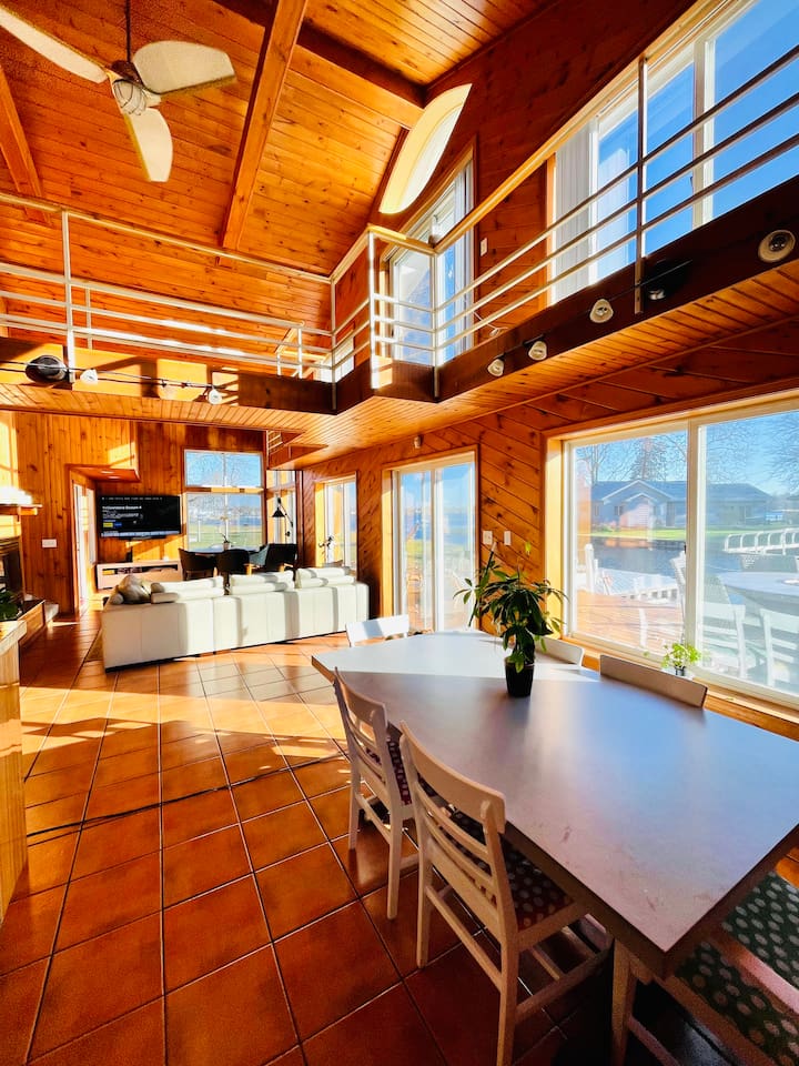 Stunning vaulted ceilings and large windows overlooking the water.