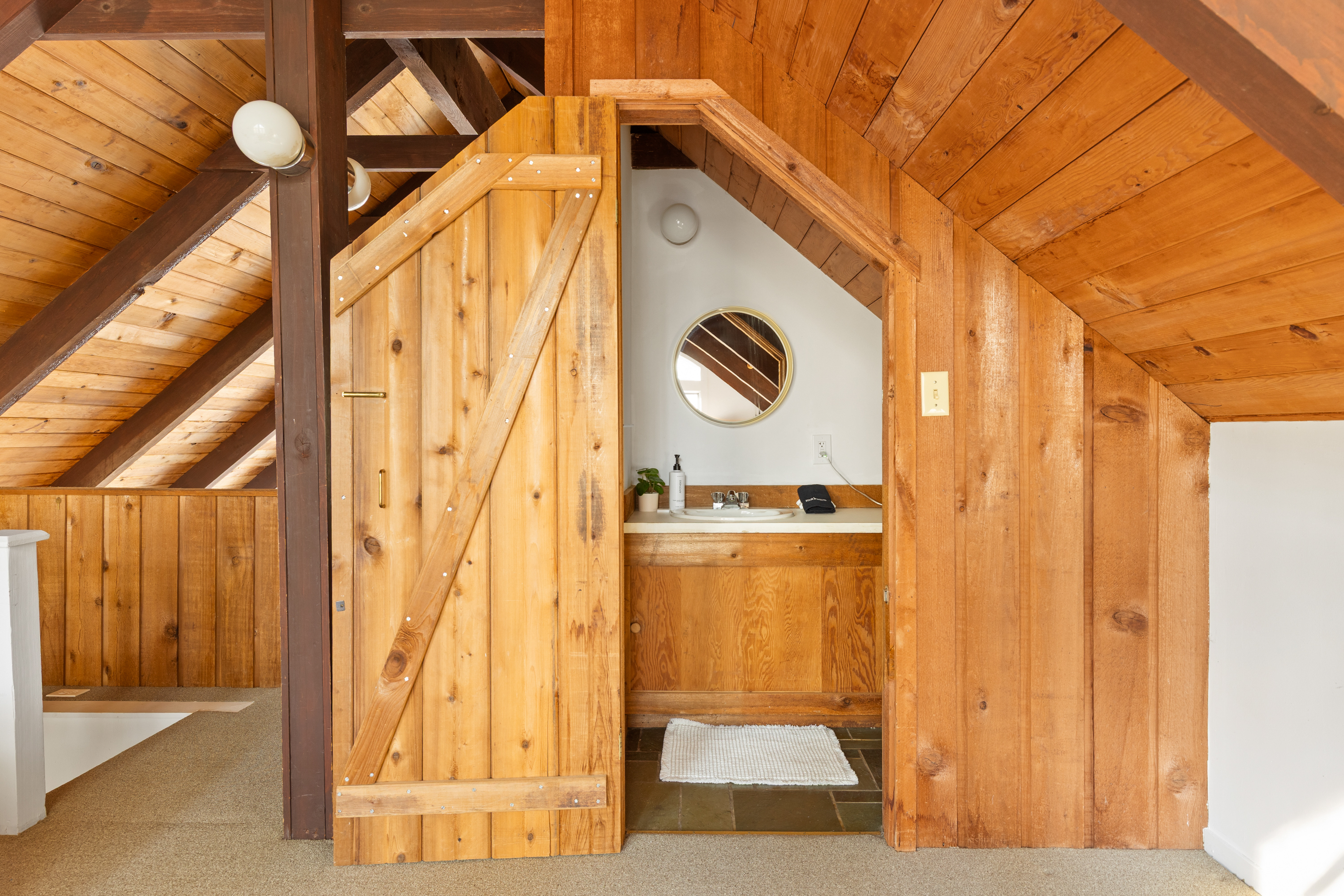 Loft Bath: Charming spa-like vanity with a rustic feel, perfect for freshening up after adventures!