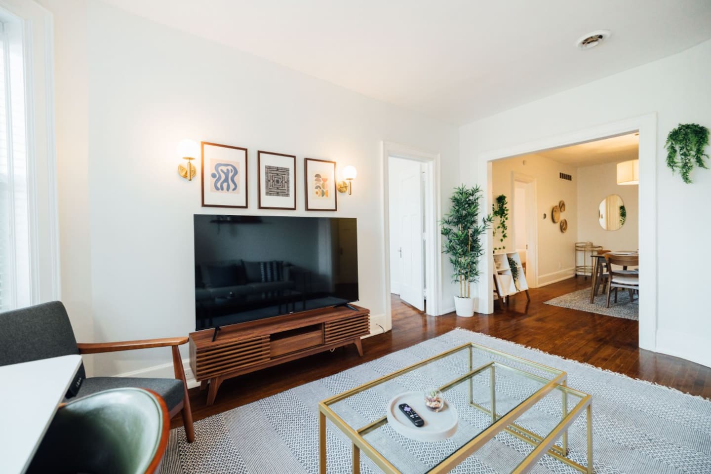 The apt was cozy and bright with great decor and a huge TV. Spacious, comfortable rooms, great for a family stay! Very pretty historic building too! We would stay here again! - Meredith, 5 Star Review