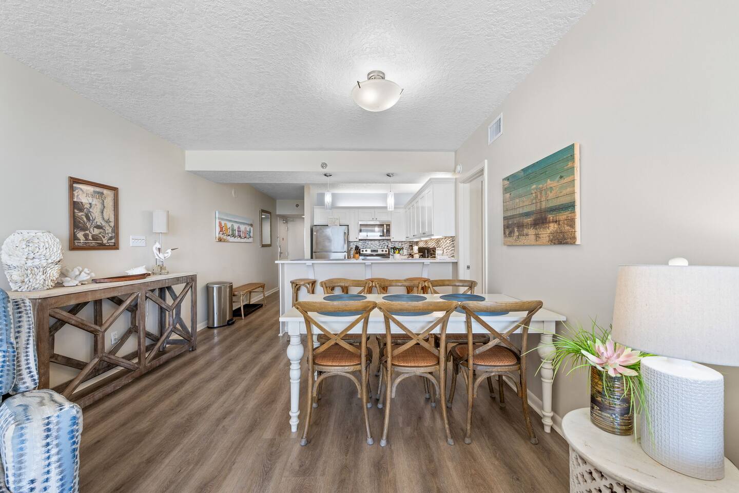 Updated and CLEAN dining and kitchen area