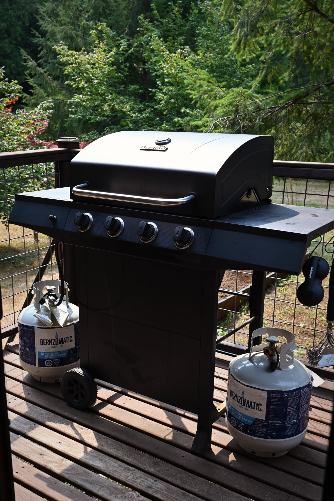 Grill w/ propane available :)