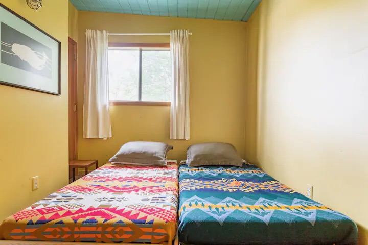 Bedroom 4 beds unstacked