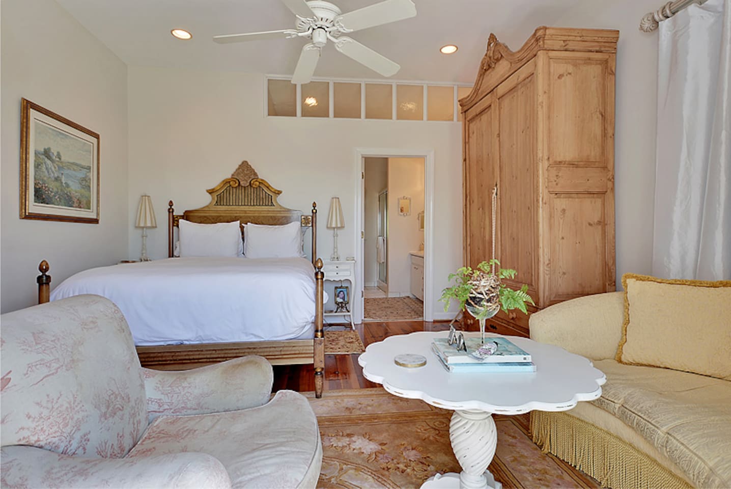 Master Bedroom (Queen Size)