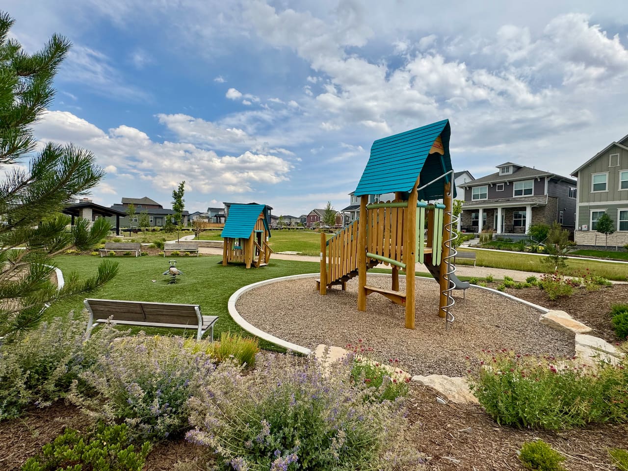 Community park (Honeysuckle Park) just a minute away with playground, open space, picnic tables, and barbecues.