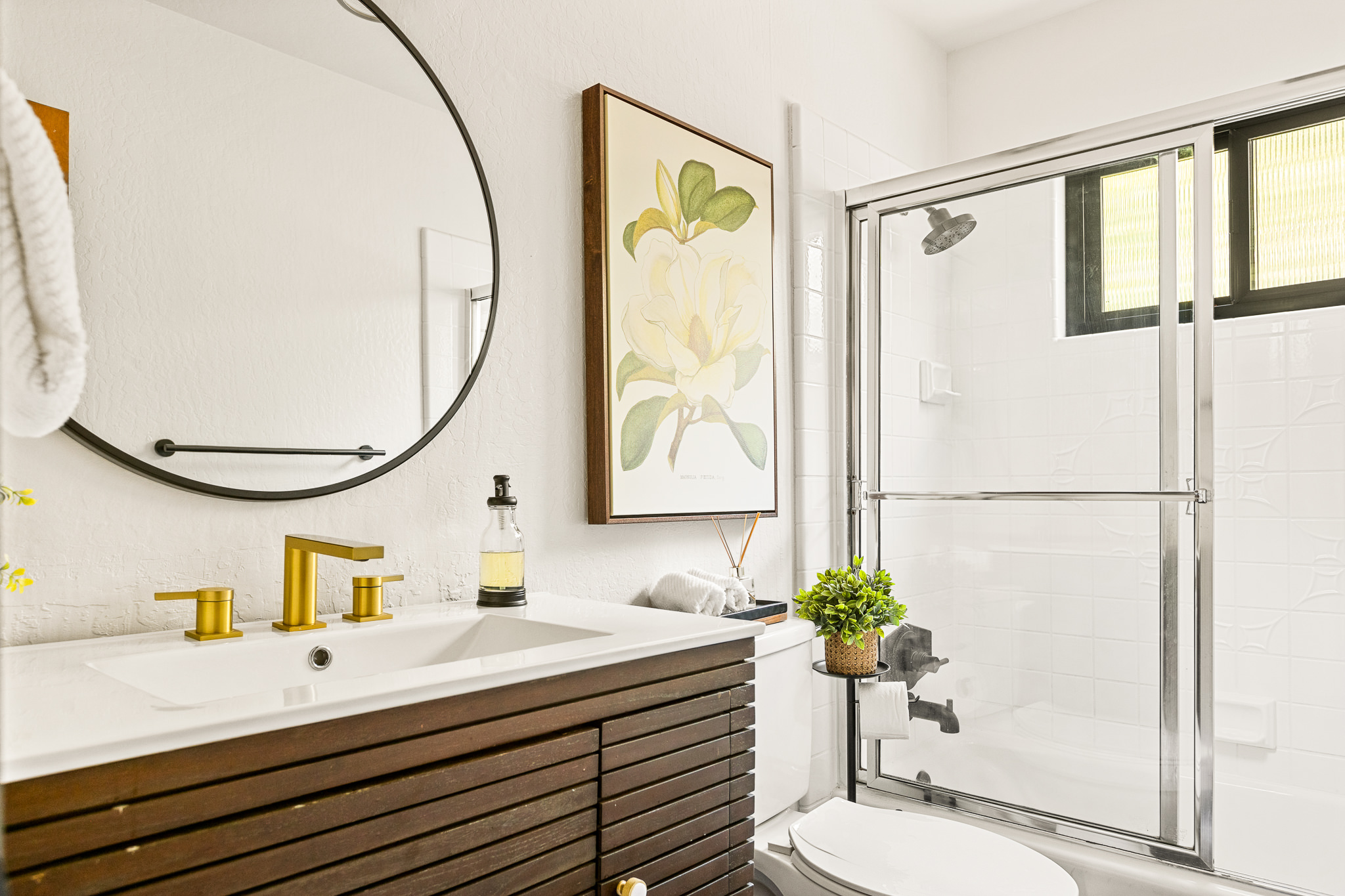 Bathroom 3: Conveniently located next to the family room and bedroom, there's yet another full bathroom with a bathtub and shower for your comfort.