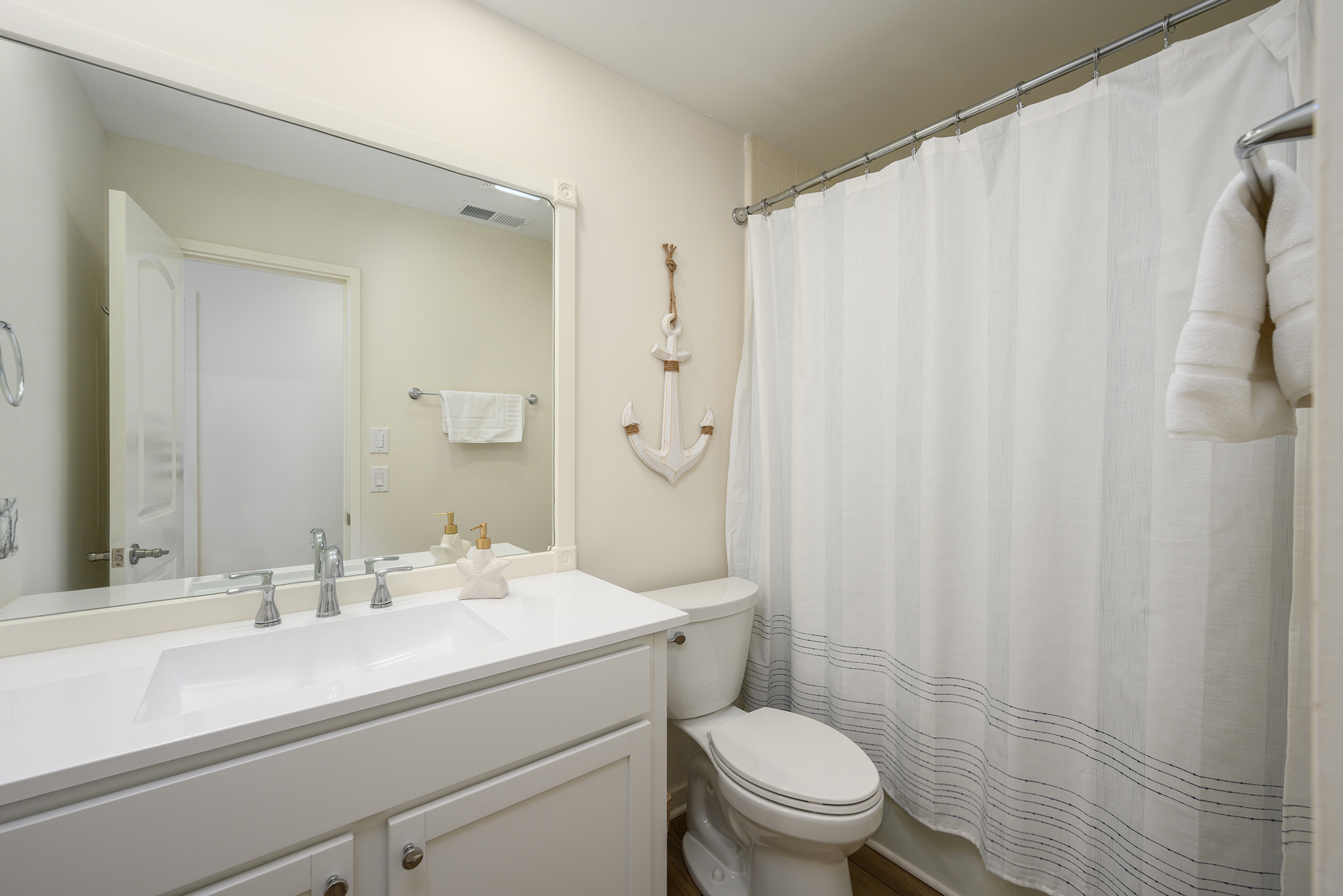 2nd full bathroom is shared between Bunkbedroom and Full Beds Bedroom