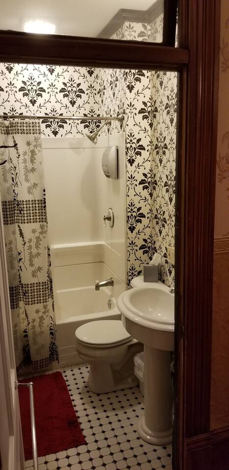 Historic Victorian Inn Blue Room 2