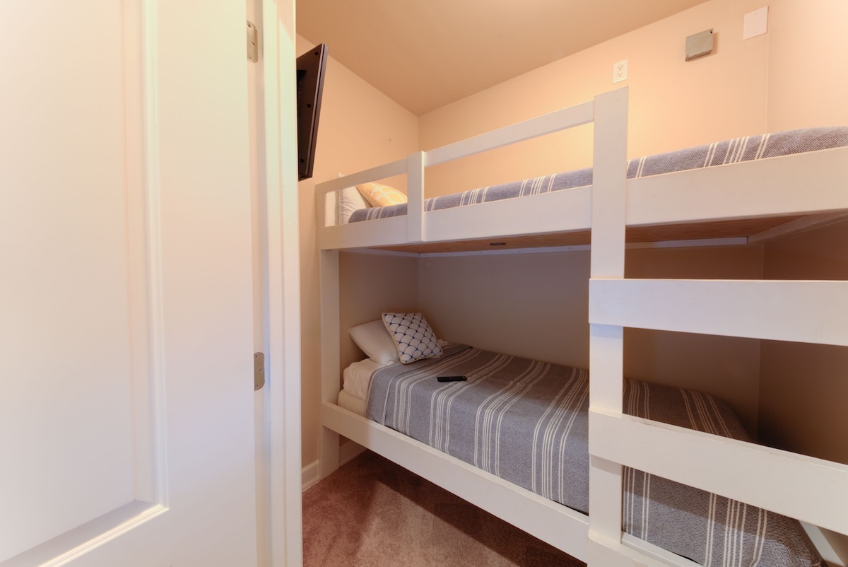 2nd Floor Mini-Bunk Room.
