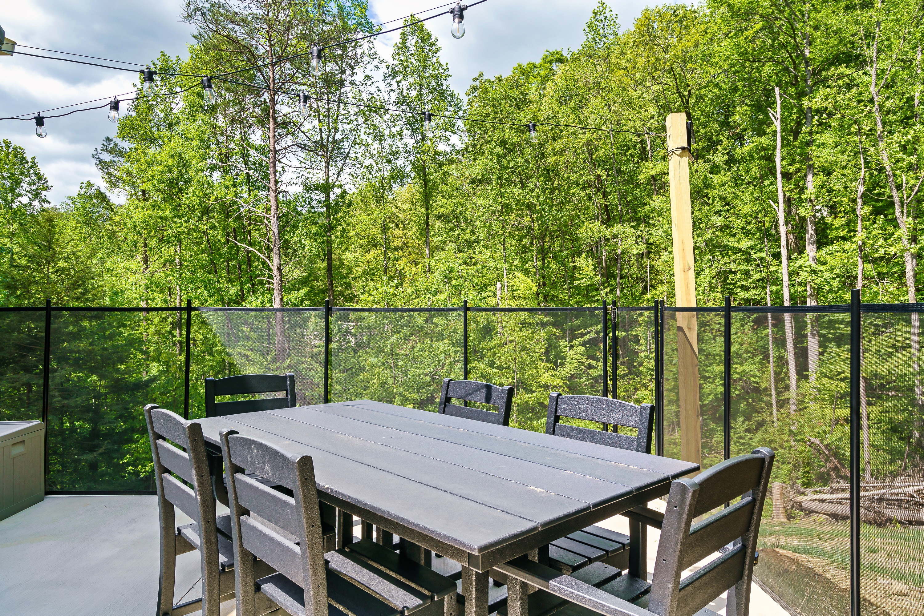 Dinner on the patio? Yes, please! Check out the serene setting....private and peaceful!