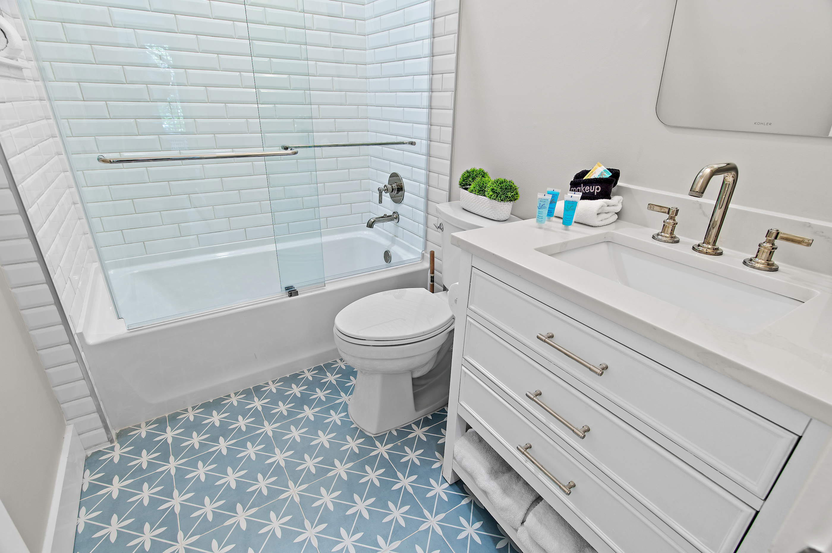 Stylish bathroom with double vanity and fresh finishes