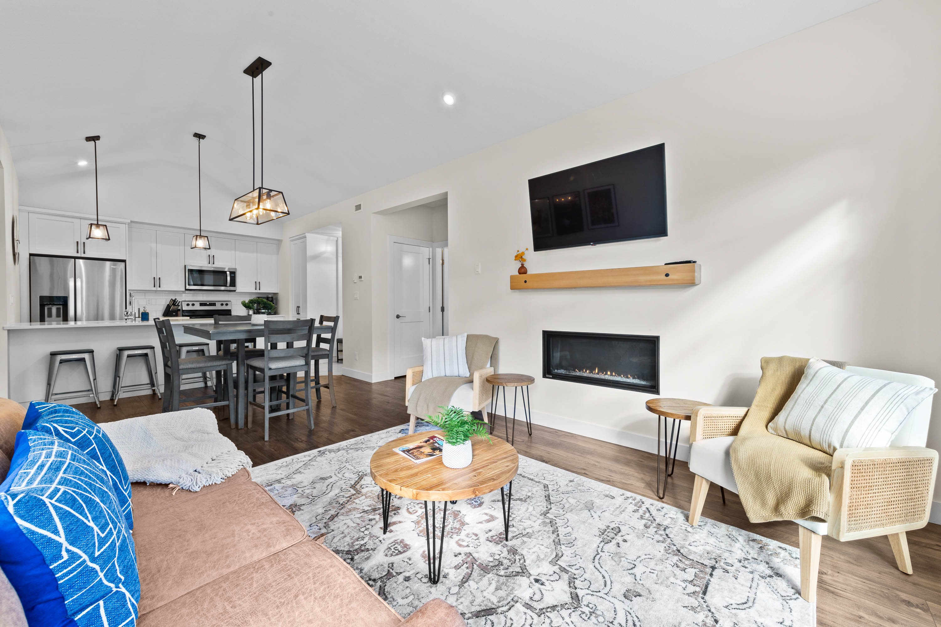 Modern & Cozy Condo w/Hot Tub!