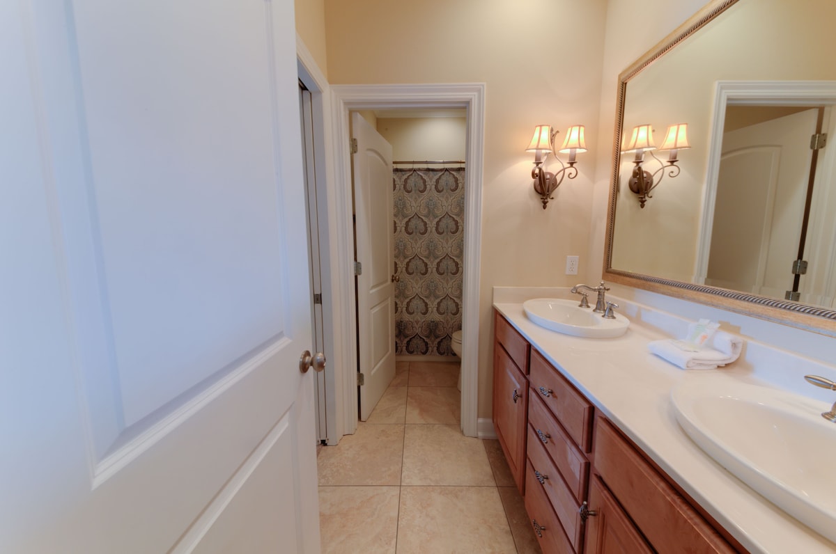 2nd Floor Shared Hall Bath.