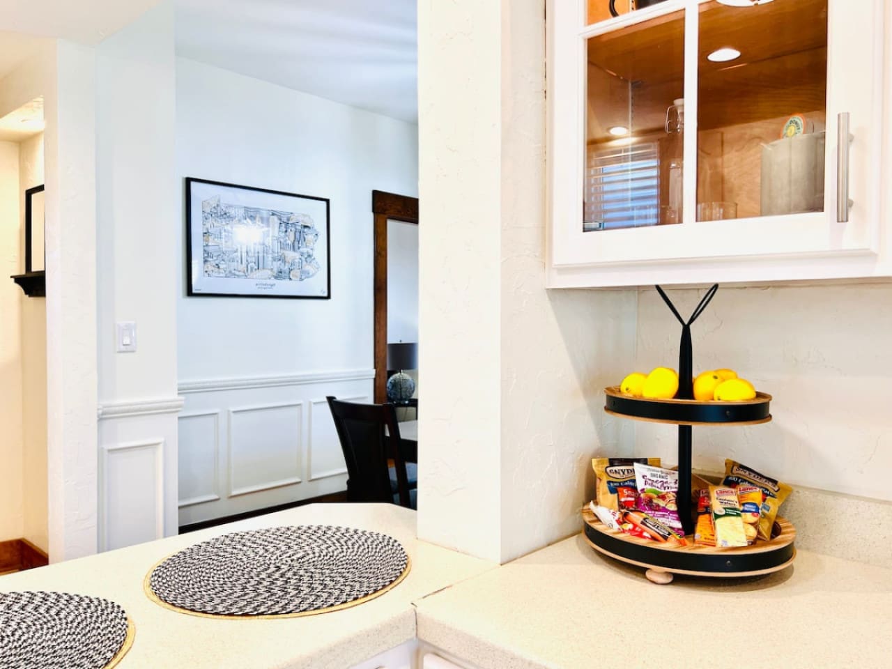 Modern full kitchen, equipped with top-of-the-line appliances and sleek finishes for a stylish cooking experience.