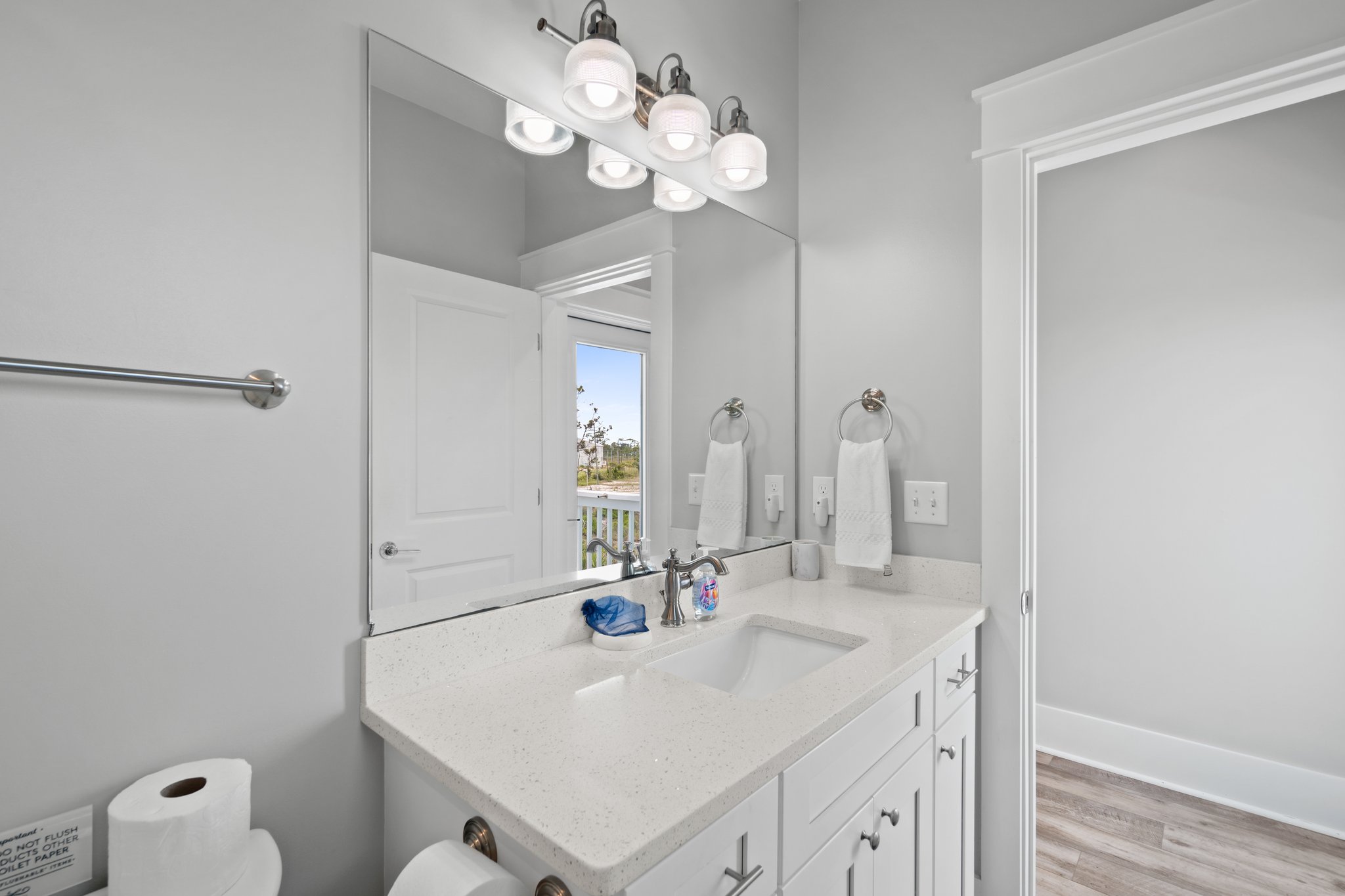 Shared 1st Floor Bathroom