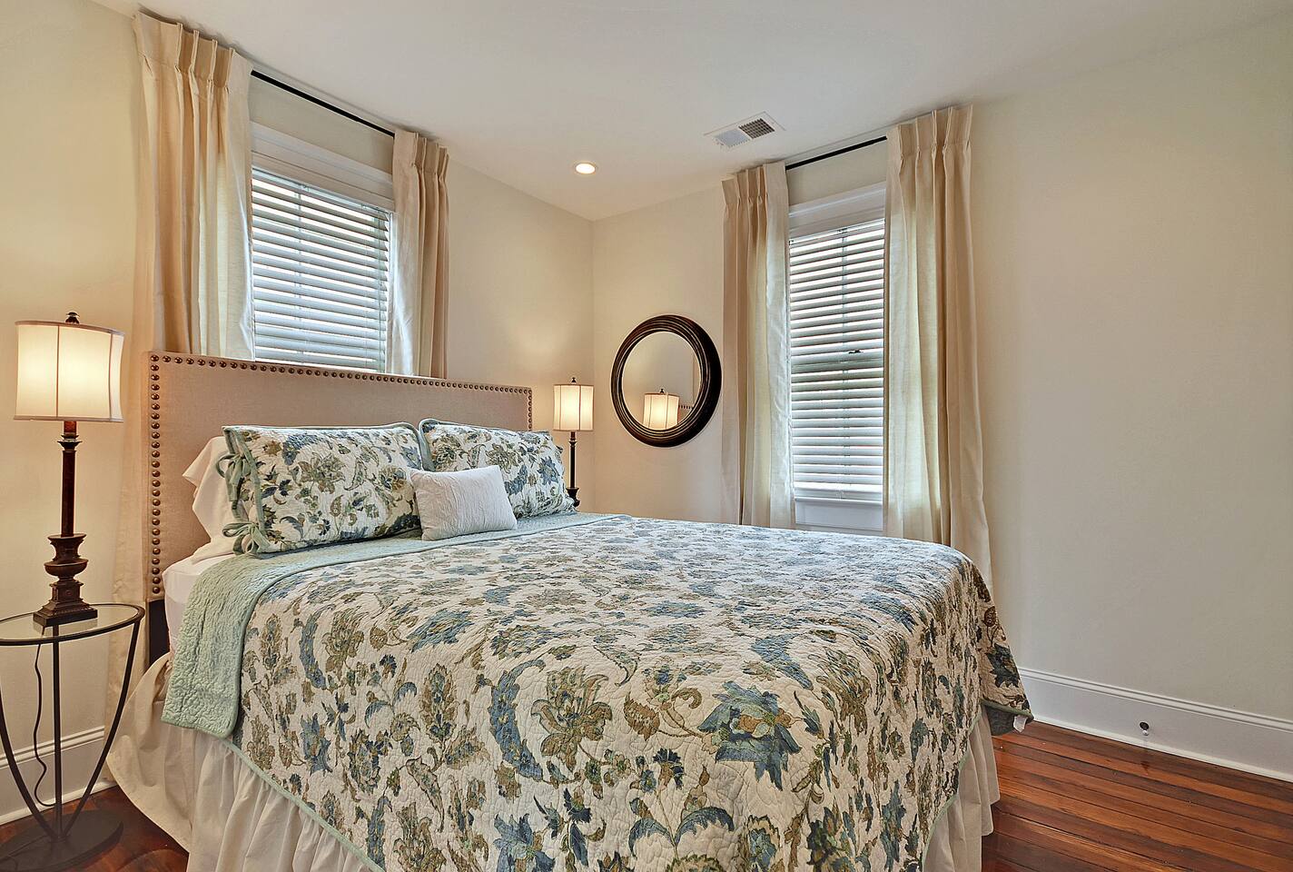 Bedroom 4 with smart TV