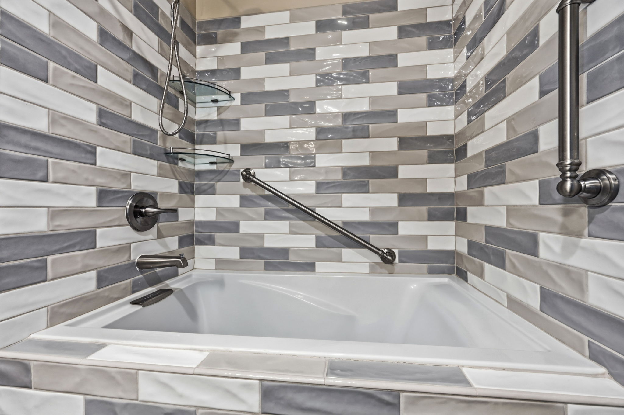 From sandy toes to total relaxation—this soaking tub is ready to pamper.