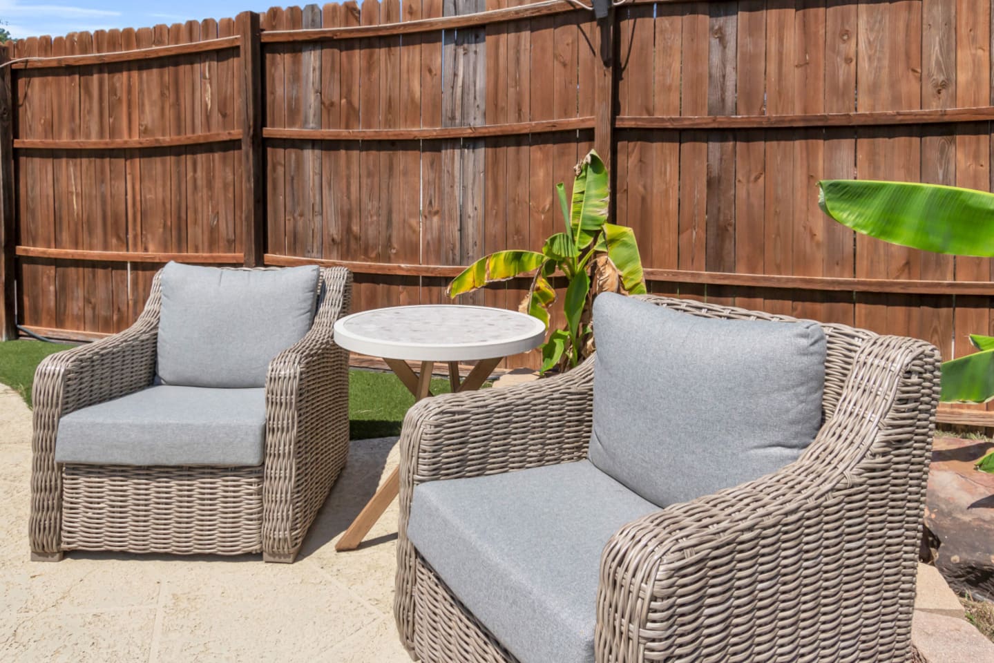 Separate sitting area under the Texas sun!