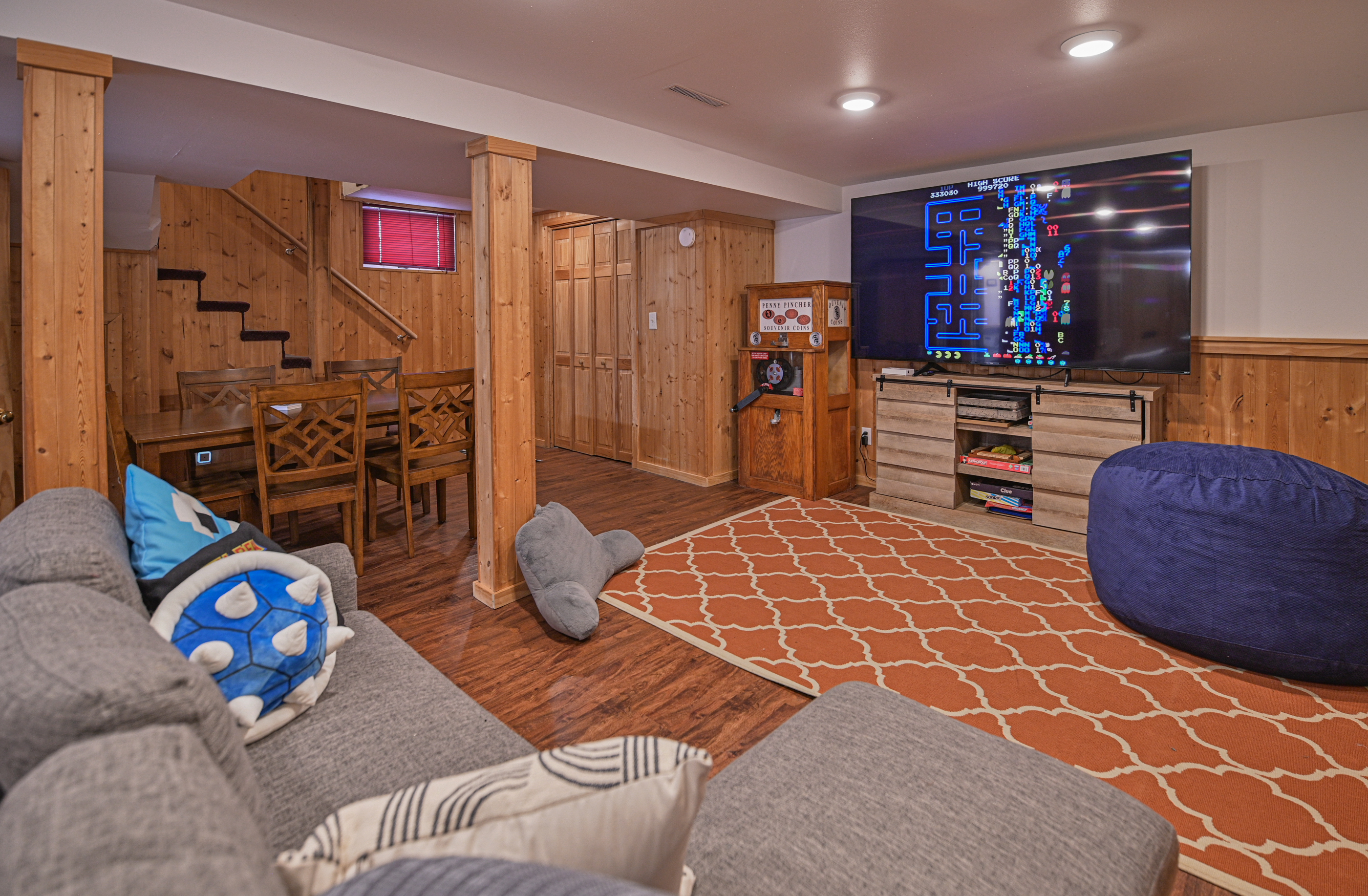 Living Room/Game Room w/ Game Table