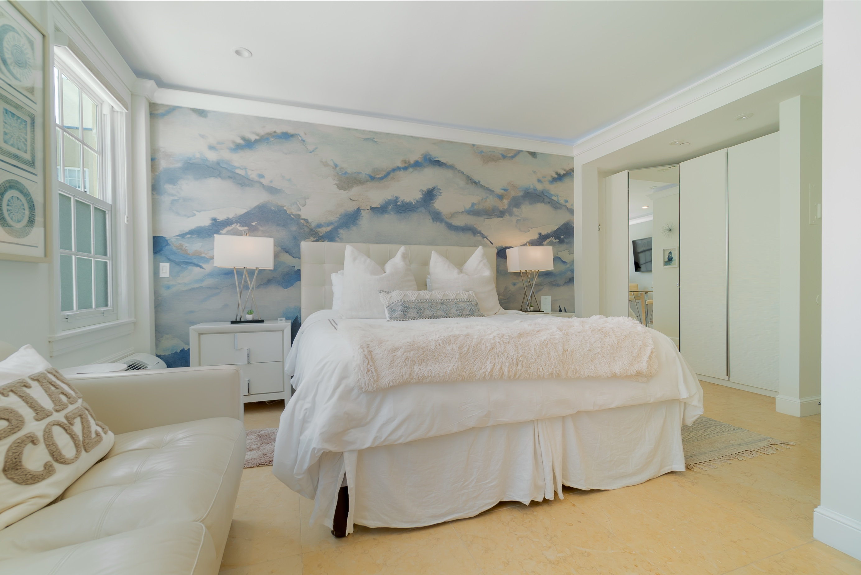 King size Tempur-Pedic remote control bed for extra comfort while reading or watching tv. 