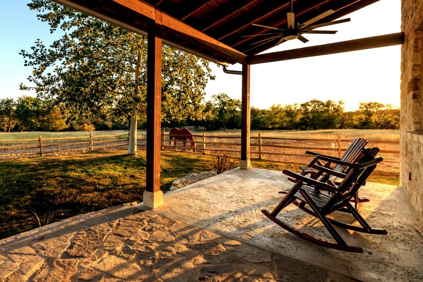 The Ranch House for 2 with hot tub, wifi (private 1BR stay)
