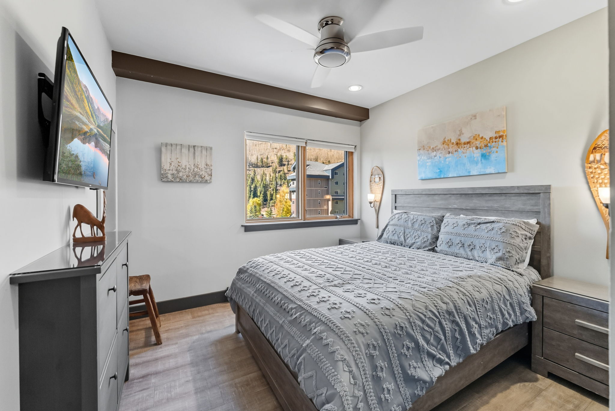 Main level Queen bedroom, SMART TV