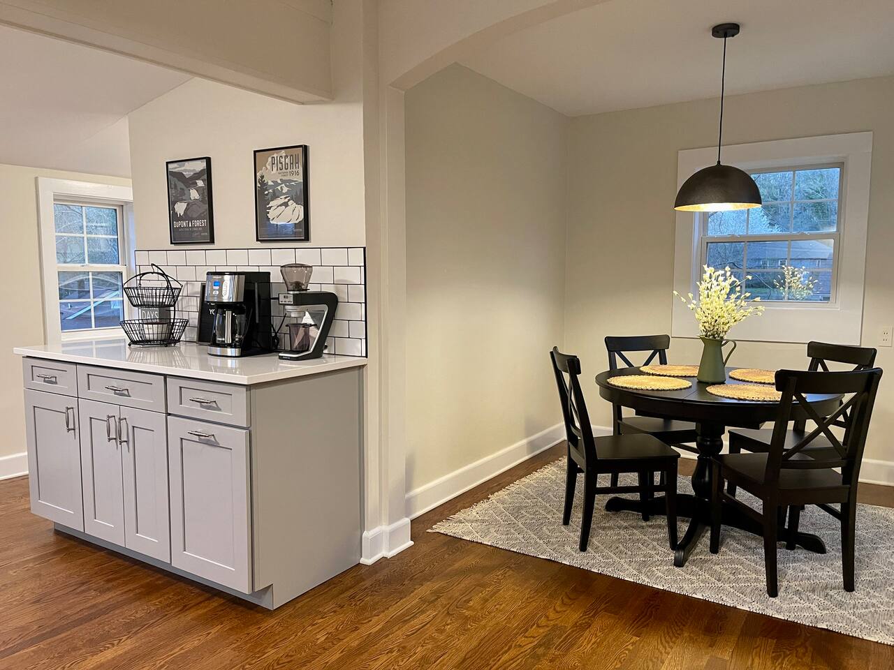 Coffee bar and dining room