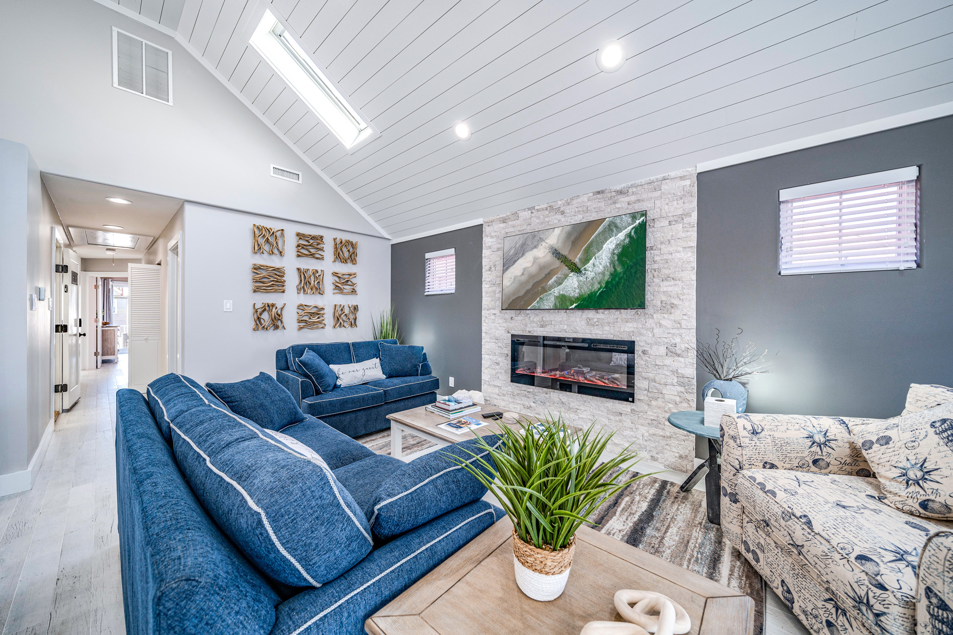 View of the living room with a gas fire-place and sunroof