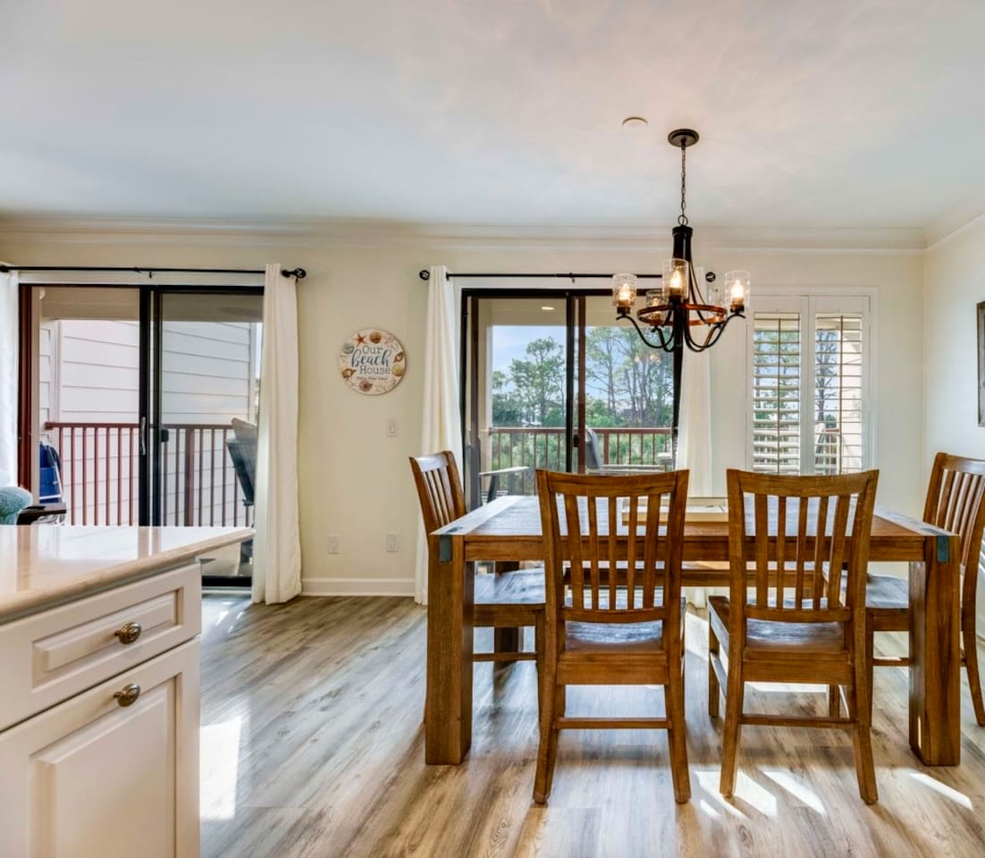 Dining area with doors to the balcony