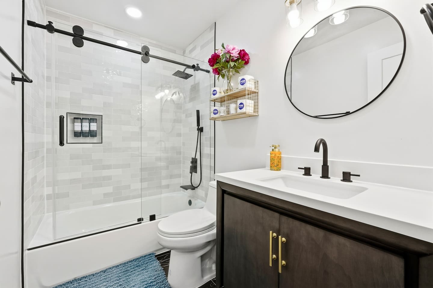 Main Level Cozy Shared Full Bathroom. 