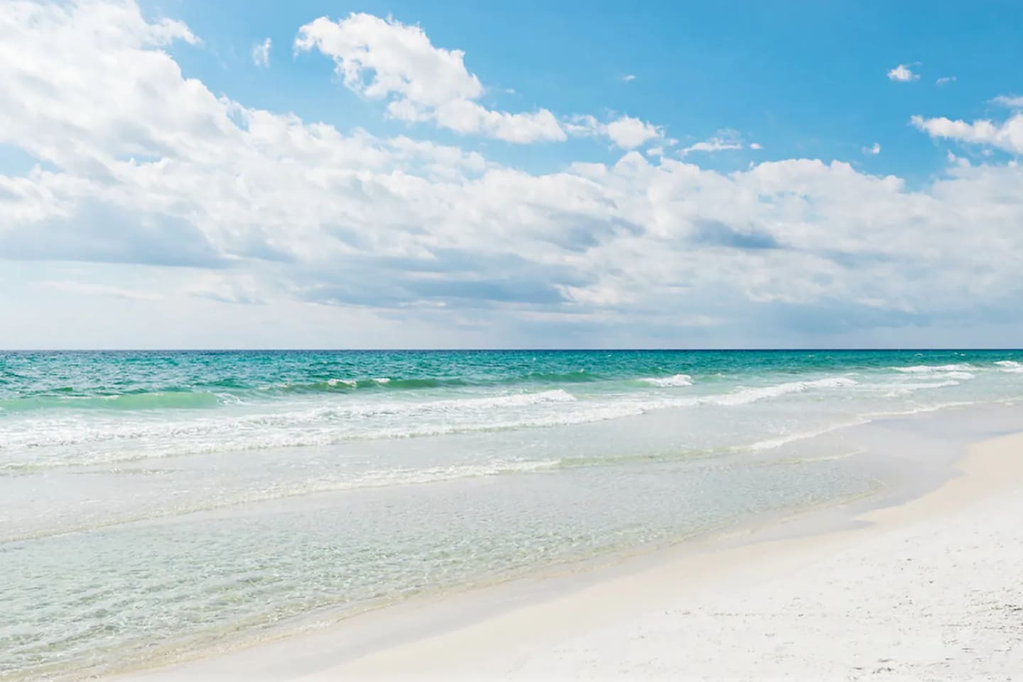 Just a 10-minute stroll to  turquoise waters of Blue Mountain Beach!  This pristine 30A shoreline is perfect for fishing and dolphin spotting  from the white sand. Join the locals and head back to the shore for an unforgettable 30A sunset. 