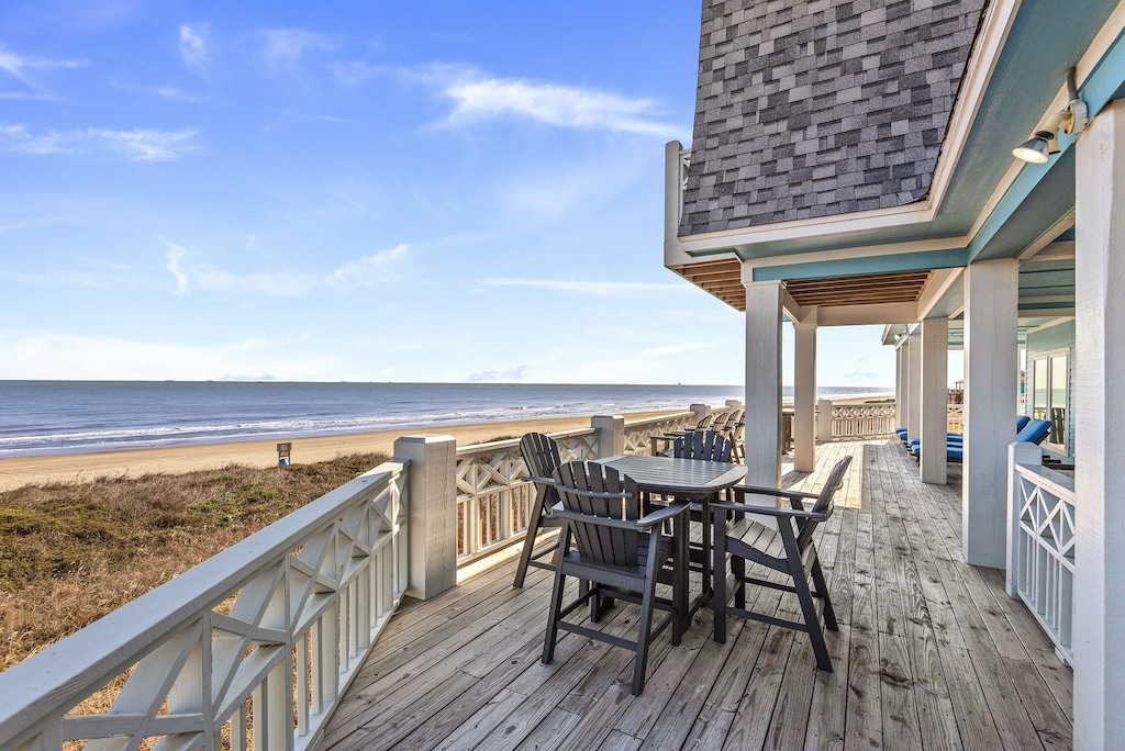 This setting is perfect for an evening of stargazing and a glass of wine.  