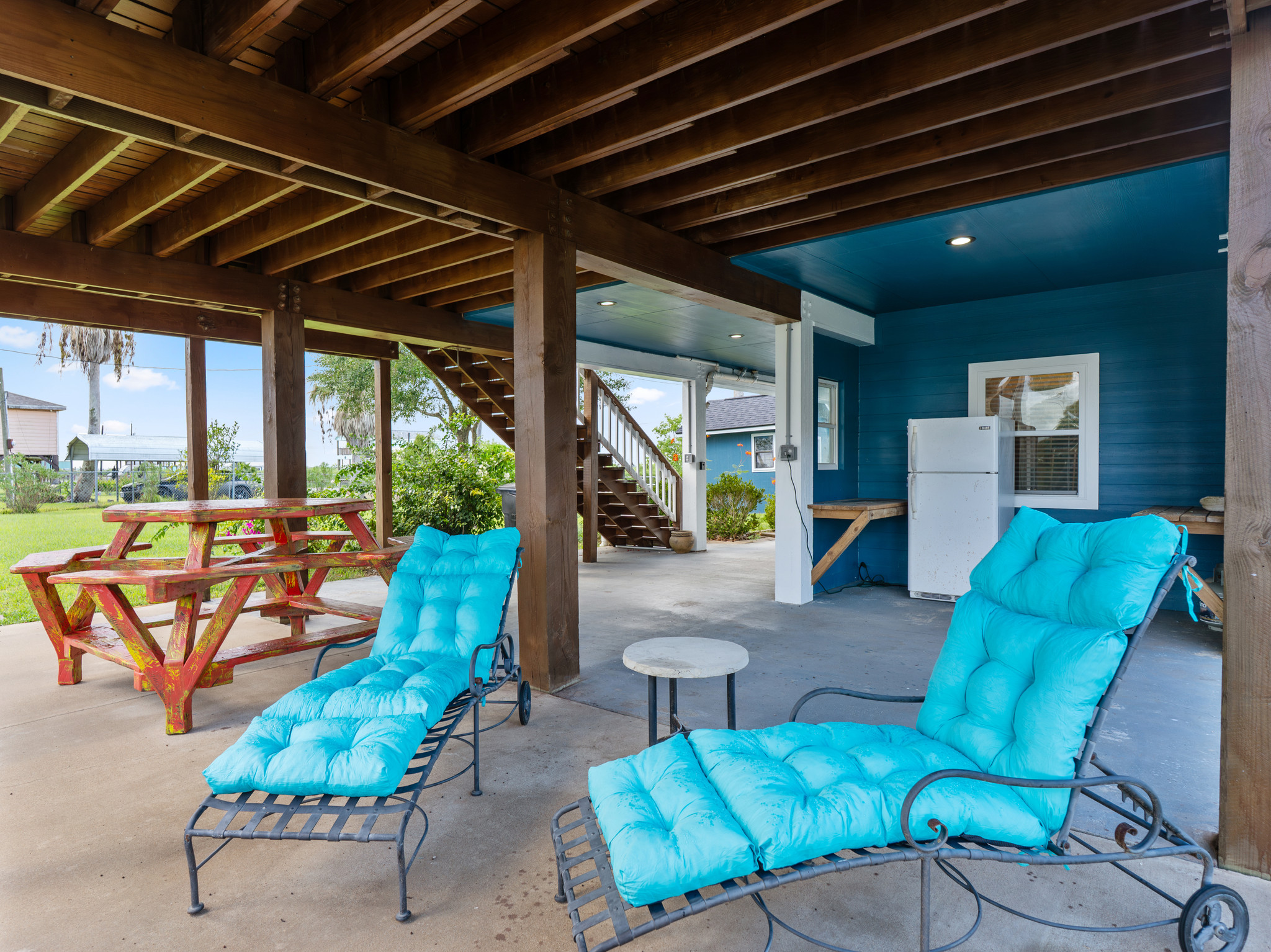 Sitting area under home
