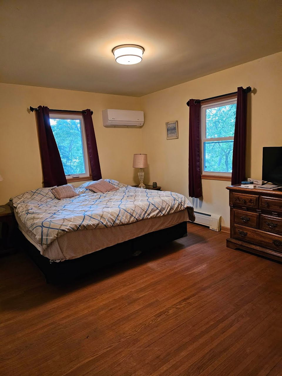 King bed with Roku smart TV