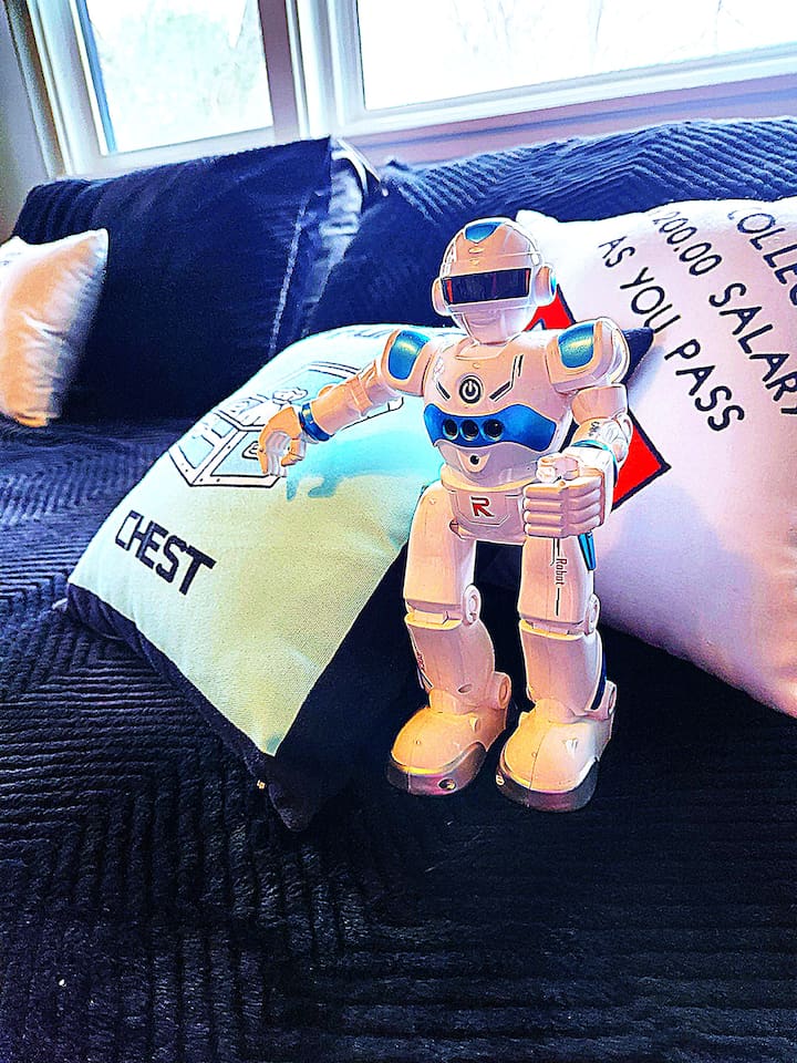 Howie SHOG's team decorated with Monopoly pillows. 