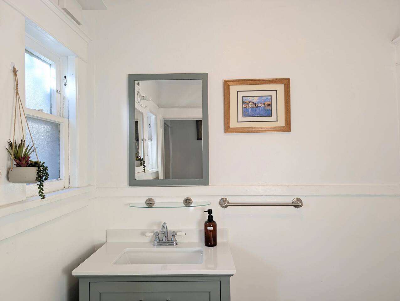 Well-appointed bathroom.
