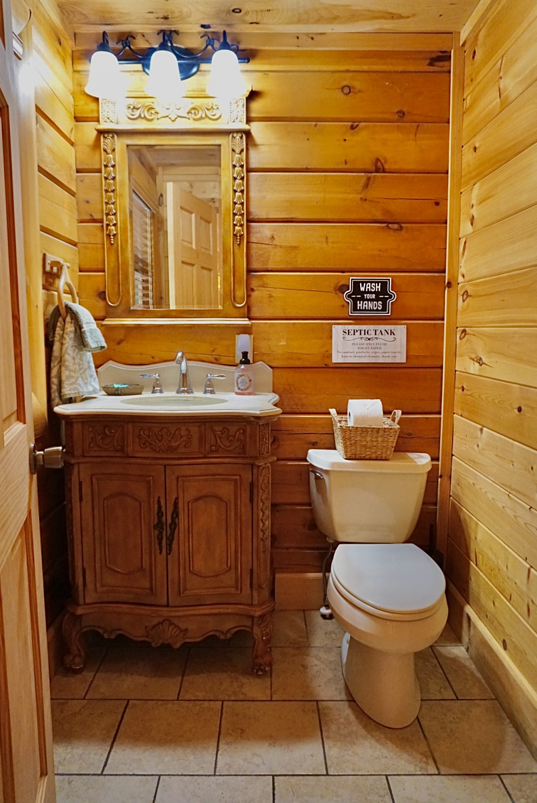 Charming Bathroom: Rustic wood accents and vintage decor elevate your relaxation experience!