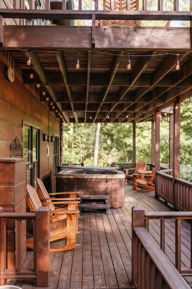 Lower level deck with seating and hot tub