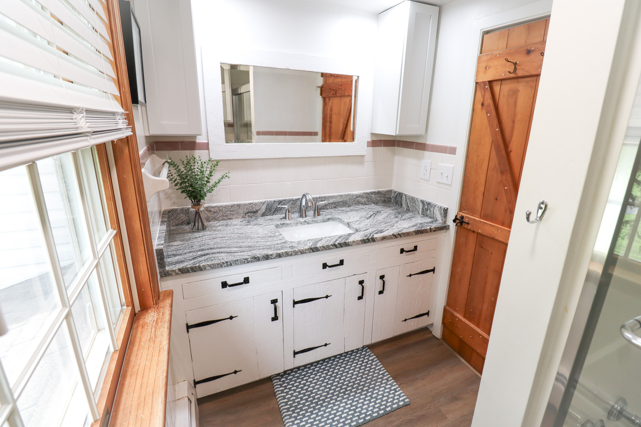 Spacious full bathroom serving all upstairs bedrooms