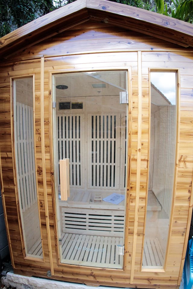 Outdoor 2 person sauna