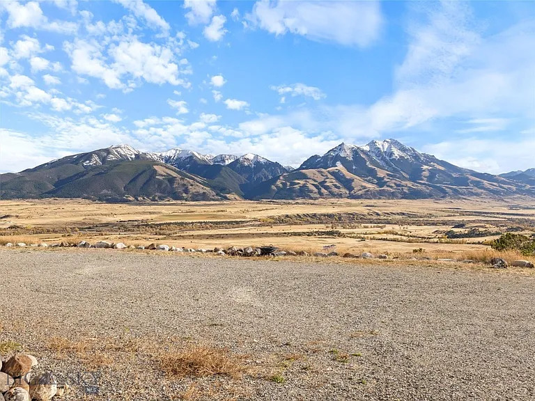 Your Emigrant Mt view comes with fantastic views and sunsets.