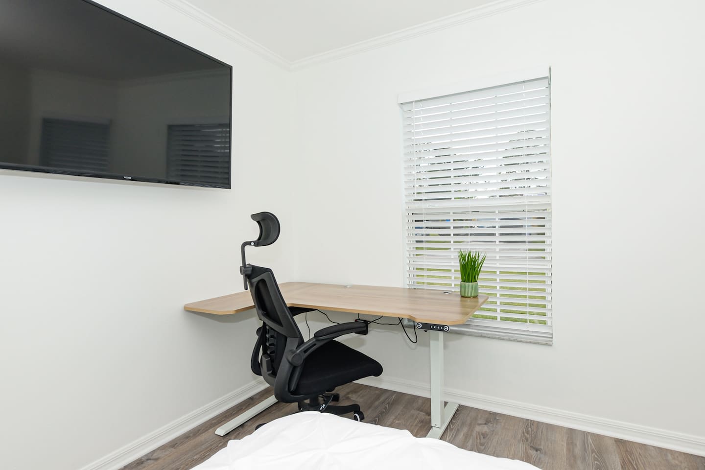 Dedicated workspace in the bedroom, perfect for working or studying in a comfortable setting.