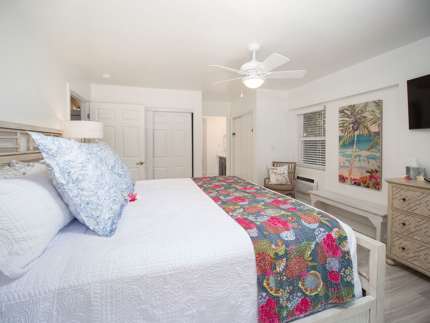 Guest bedroom 1 with a King size bed, AC, Smart TV