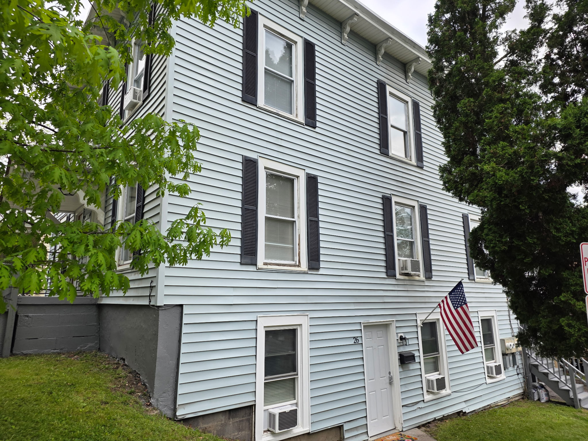 Mentioned in description, separate rental 26 Columbia on lower level. Not included with 40 West