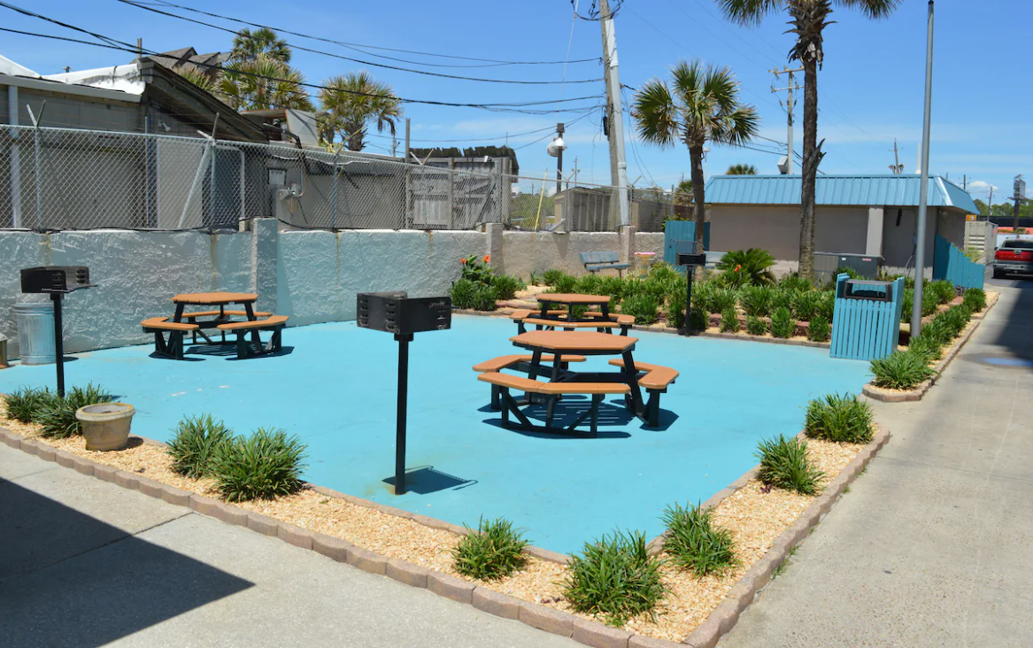 Picnic/Grill Area (West)